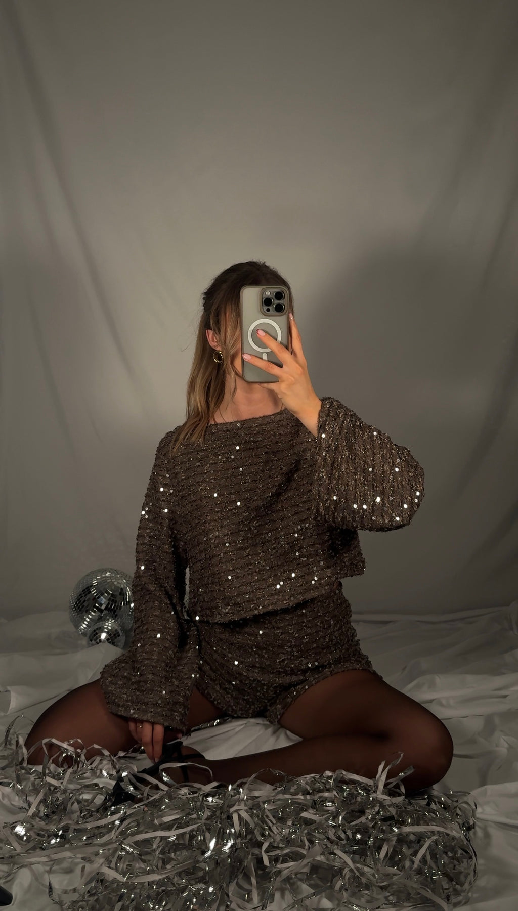MIKY SEQUIN TOP – TAUPE