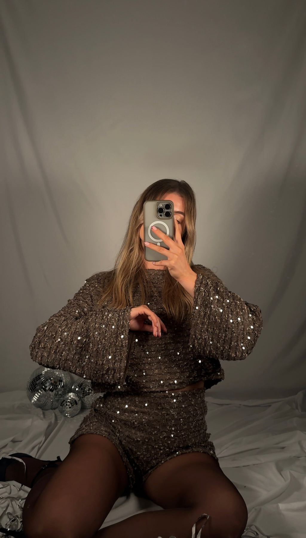 MIKY SEQUIN TOP – TAUPE