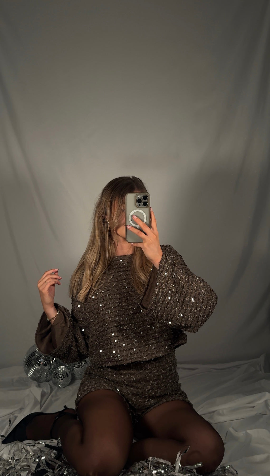 MIKY SEQUIN TOP – TAUPE