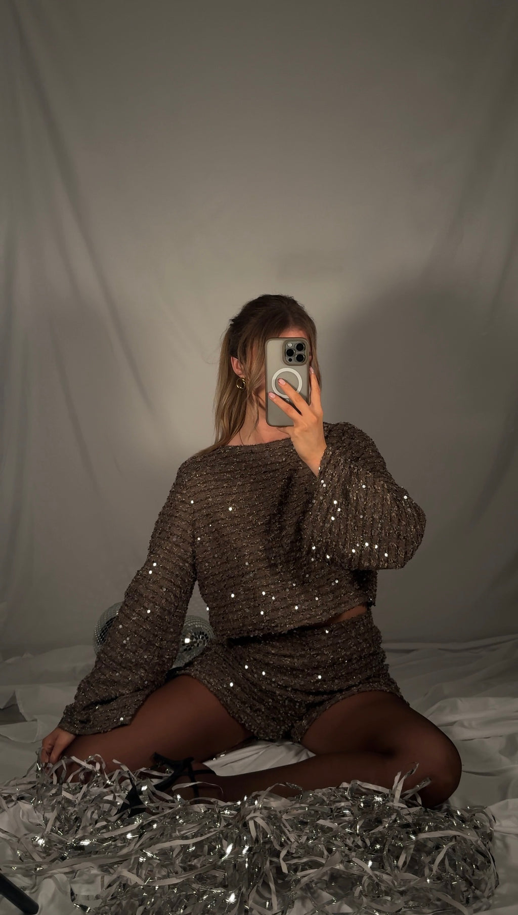 MIKY SEQUIN TOP – TAUPE