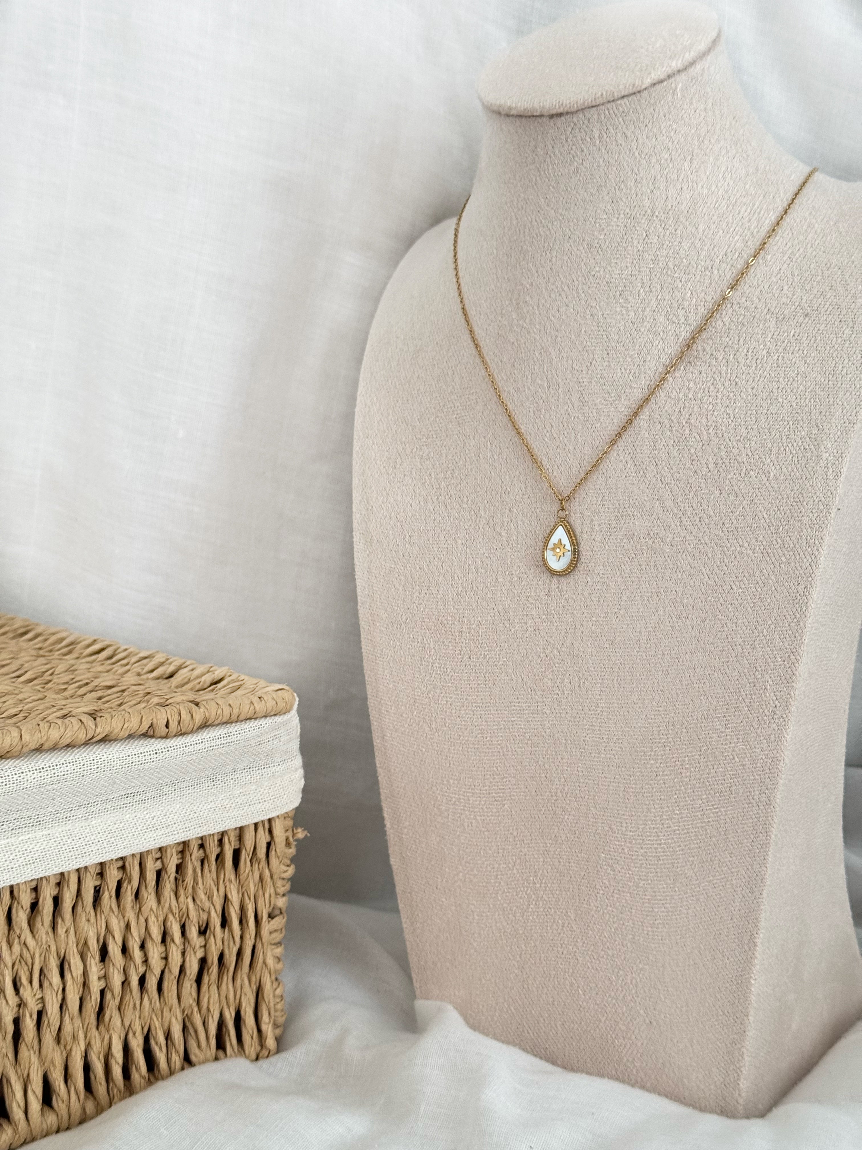 COLLIER KIARA