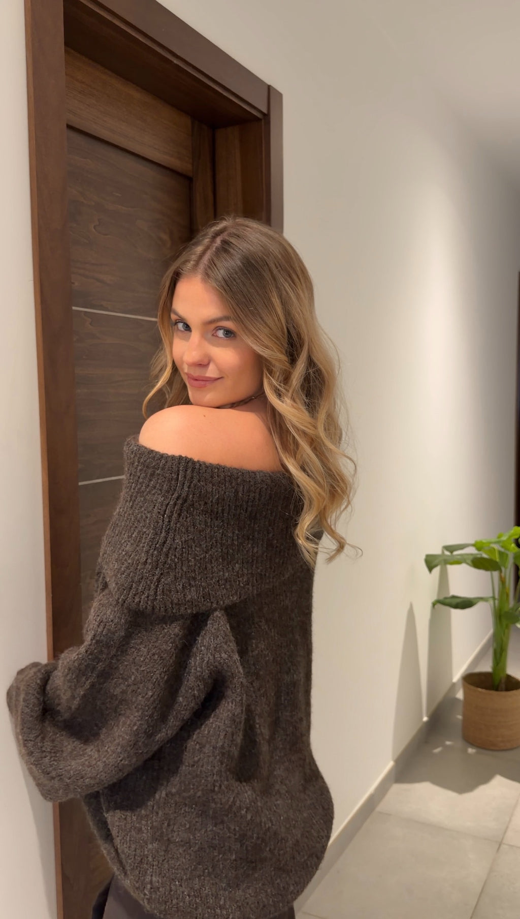 CÉLIA SWEATER WITH BARDOT COLLAR - BROWN